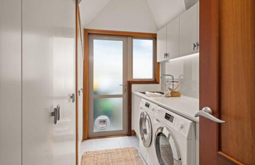 Takapuna Apartment | Takapuna Beachfront with Stunning Views