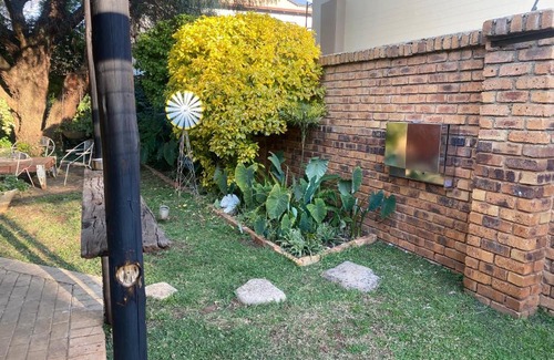 Benoni Bed & Breakfast | Tal Trees Siesta