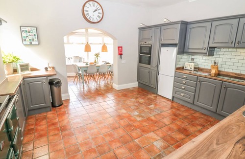 Castleton Cottage | TALBOT HOUSE, pet friendly, with a garden in Castleton, Peak District
