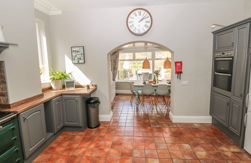 Castleton Cottage | TALBOT HOUSE, pet friendly, with a garden in Castleton, Peak District