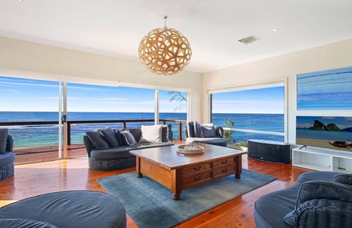 Blue Bay House | TALINGA | Beachfront, Ocean Views | Accom Holidays