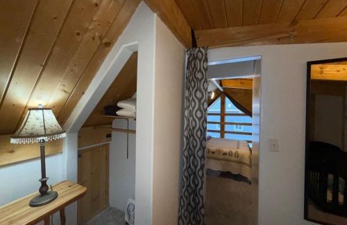 Talkeetna House | Talkeetna Log Cabin with Hot Tub Unit 1