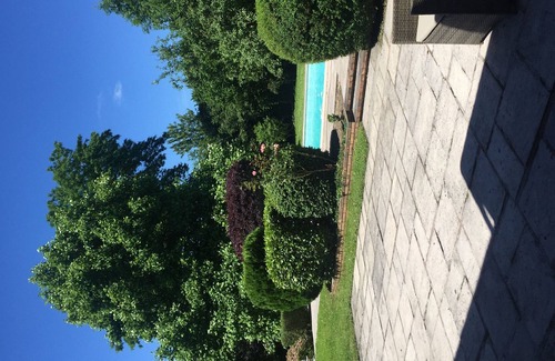 Deux Vallees Vertes House | Tall stones (Manor type)