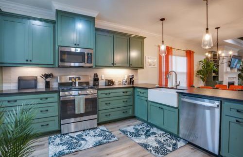 Tallahassee House | Tally Cozy Craftsman Near Football Parks Lake & Airport