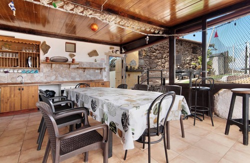 Santa Maria de Guia de Gran Canaria Villa | 'Talu' Holidays with Sea Views, Private Pool and Wi-Fi