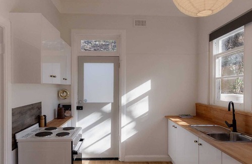 Trevallyn Apartment | Tamar River Views & Mid-Century Vibes