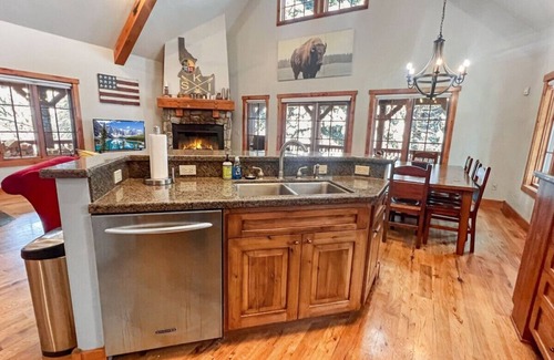 Tamarack Resort Cabin | Tamarack Chalet w/Hot Tub & Outdoor Fireplace