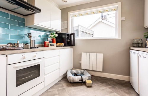 Moelfre House | Tamarisk : Coastal 2-Bed Bungalow with Sea Views in Moelfre | Managed by Anglesey Holiday Lettings