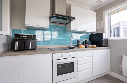 Moelfre House | Tamarisk : Coastal 2-Bed Bungalow with Sea Views in Moelfre | Managed by Anglesey Holiday Lettings