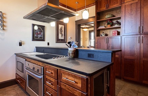 Washington Condo | Tamm Loft | River view, Downtown WashMo, Dog-friendly