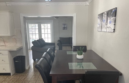 Oakford Park House | Tampa Pool House in Midtown - Sleeps 12