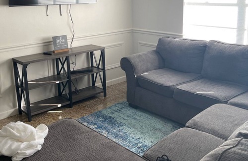 Oakford Park House | Tampa Pool House in Midtown - Sleeps 12