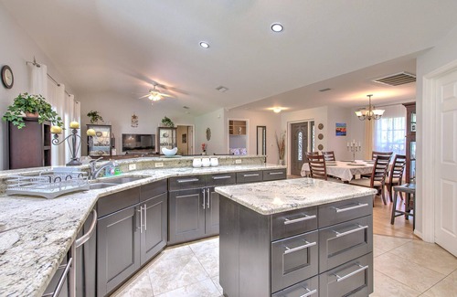 Seffner Community Alliance Cottage | Tampa-Seffner-Brandon FL 4 bed 2 bath family, pet- friendly house