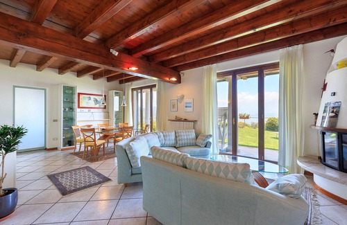 Meina Villa | Tantalizing villa with pool & panoramic views over the lake! - Villa Bellavista