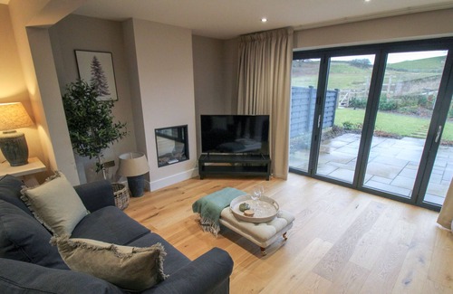 Wing Cottage | Tarn End Cottage 2, Talkin Tarn - a cottage that sleeps 4 guests in 2 bedrooms