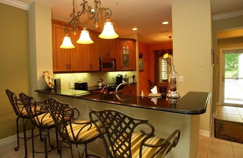 North Naples Condo | Tarpon Cove, Martinique 1st Floor Condo 2BR, 2 Bath -