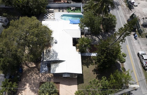 Tarpon River House | Tarpon River Retreat | Minutes to Downtown