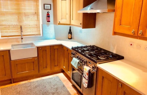 Tarporley Cottage | Tarporley Holiday Cottage - 5 bedroom house in the heart of Cheshire!