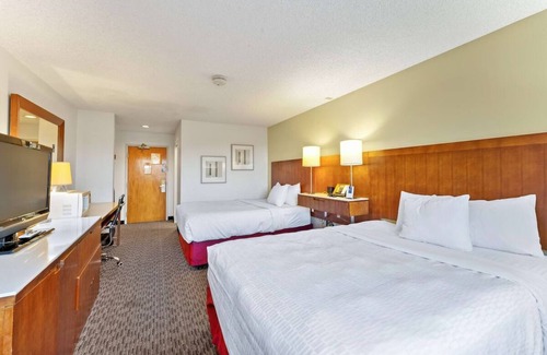 Cedar City Hotel | Taste the Adventure from Our 4 Convenient Units! Free Breakfast, Pool Access!