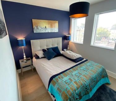 Middle Park and Sutcliffe Apartment | Tasteful 2BD Flat wOpen Plan Living - Blackheath!