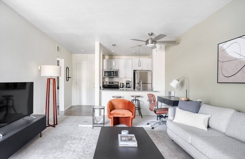 Pasadena Apartment | Tasteful Pasadena 1BR w/Gym & Pool, nr Colorado Ave, by Blueground