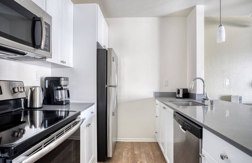 Pasadena Apartment | Tasteful Pasadena 1BR w/Gym & Pool, nr Colorado Ave, by Blueground