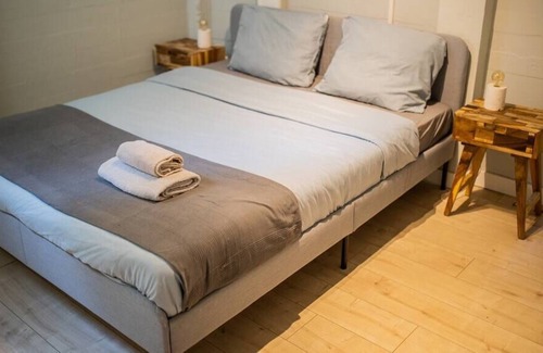 Rotterdam Apartment | Tastefully 2 Bed Serviced Apartment 76m2 -KB22-