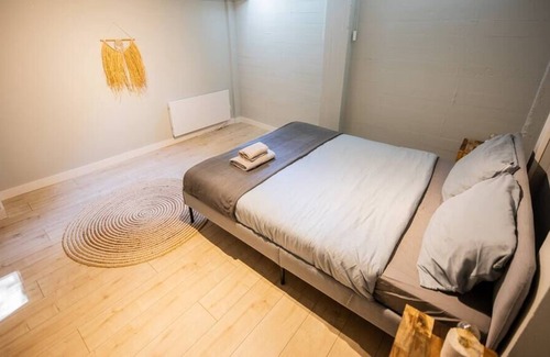 Rotterdam Apartment | Tastefully 2 Bed Serviced Apartment 76m2 -KB22-