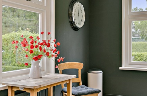 Ouddorp House | Tastefully decorated holiday home with an outdoor kitchen in Ouddorp, close to the beach and the sea.