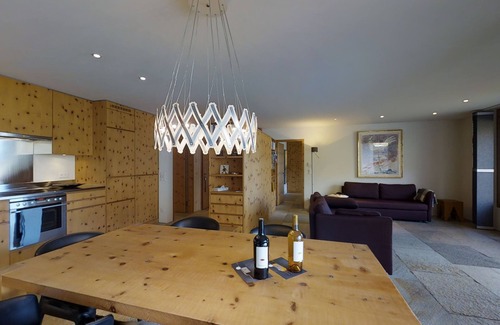 Zuoz Apartment | Tastefully furnished 3½-room apartment on the ground floor, ca.