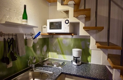 Sugenheim Apartment | Tastefully renovated 2-room non-smoking apartment with garden view