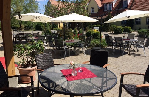 Sugenheim Apartment | Tastefully renovated 2-room non-smoking apartment with a wonderful view of the garden