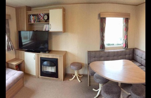 Tattershall Resort | Tattersall Lakes Country Park, 3 bedroom (8 berth) on Lazy Swan close to facilities.