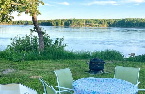 Sullivan Cottage | Taunton Bay Cottage - Affordable Oceanfront - Perfect for couples getaway!