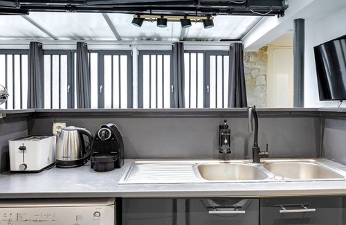 Quartier de la Folie-Mericourt Apartment | TBS 157 : Rudy - Spacious loft in Oberkampf