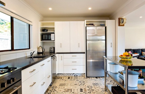 Te Awanga House | Te Awanga-Zari House- Private&Quiet- nChildren & PETS welcome* (Upon agreement)