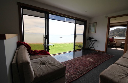 Te Puru Cabin | Te Puru Beach Lodge