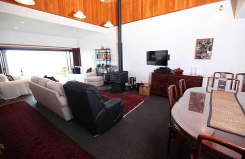 Te Puru Cabin | Te Puru Beach Lodge