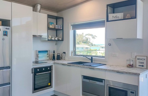 Pukehina House | Te Waatea "Relax by the water" Wheelchair Accessibility