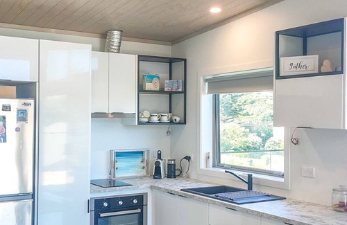 Pukehina House | Te Waatea "Relax by the water" Wheelchair Accessibility