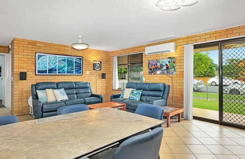 Sawtell Apartment | Tee Jays is an air-conditioned ground floor two bedroom unit, central to Sawtell