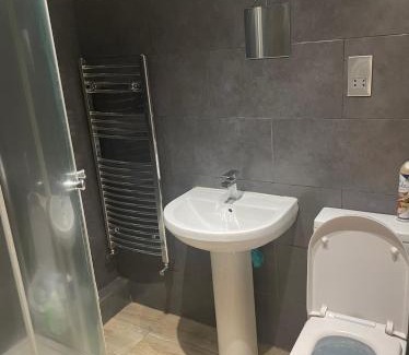 Plumstead Apartment | Tee's apartments