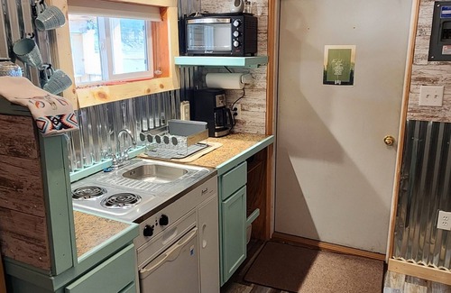 Custer Cabin | Teeny Home in the Black Hills!