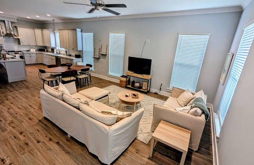 Mississippi City House | *Tegarden Cottage at Gulfport Beach* Walk/Beach