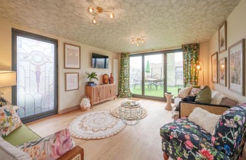 Bristol Old City Apartment | Teller’s Secret Loft House - 2 Bedroom Apartment in Central Bristol by Mint Stays