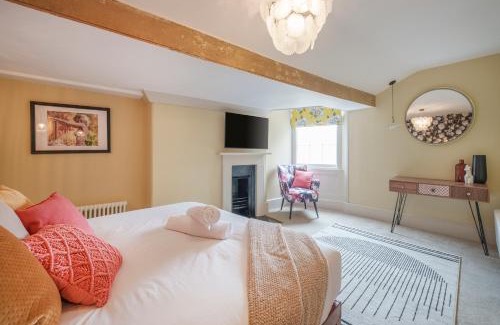 Bristol Old City Apartment | Teller’s Secret Loft House - 2 Bedroom Apartment in Central Bristol by Mint Stays