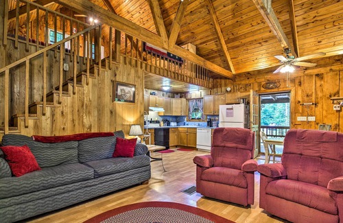 Madisonville Cabin | Tellico Plains Cabin - 25 Acres, Backyard Creek!