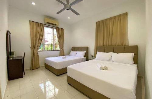 Kuantan House | Teluk Cempedak Semi-D House 19Pax By Iconique