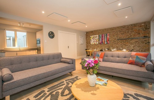 Temple Bar Apartment | Temple Bar Crown Square Deluxe 2 Bedroom Apartment - Prime location! - sleeps 7