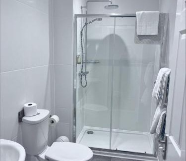 Torquay City Centre Hotel | Templestowe Hotel, Number One for Entertainment in Torquay